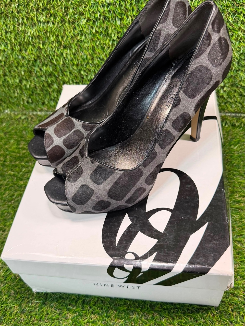 Nine West Peep Toe Platform Heels Grey Animal Print Calf Hair Size 6M